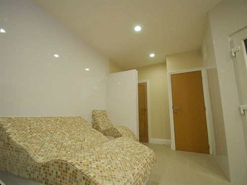 Clover Spa And Hotel Бирмингем Экстерьер фото